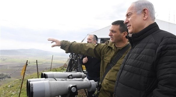 رئيس الوزراء الإسرائيلي بنيامين نتانياهو في نقطة مراقبة على مرتفعات الجولان المحتل (أرشيف)