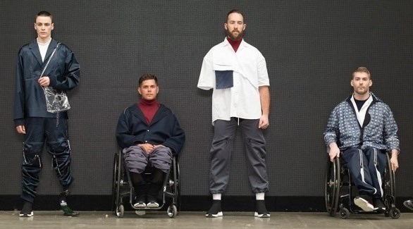 مجموعة من العارضين من ذوي الإعاقات أثناء عرض أزياء خاص (ميترو)