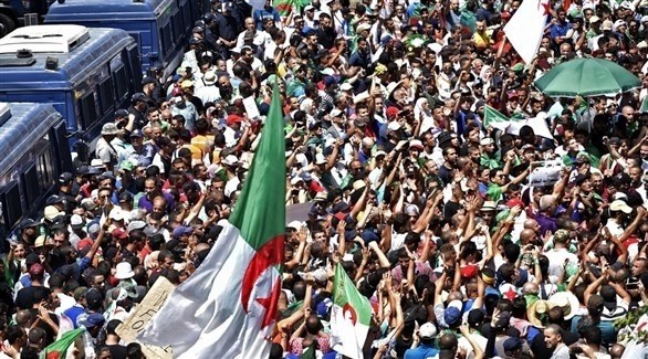 احتجاجات ضخمة بالجزائر (أ ف ب)