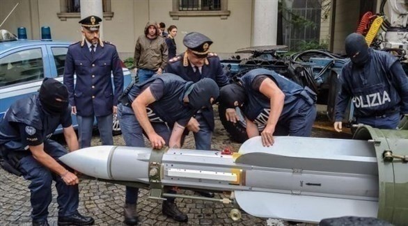 الصاروخ القطري المحجوز بعد مداهمة وكر جماعة يمنية متطرفة في إيطاليا (أ ف ب)