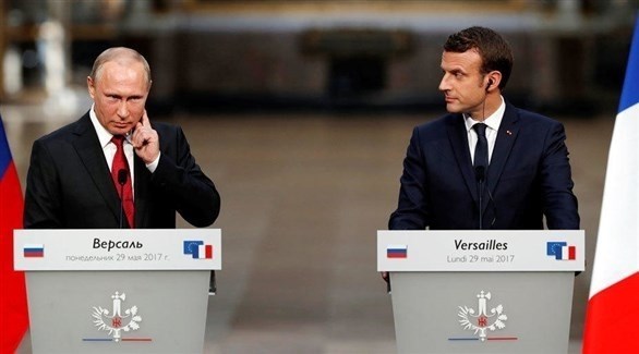 الرئيس الفرنسي إيمانويل ماكرون والرئيس الروسي فلاديمير بوتين (أرشيف)