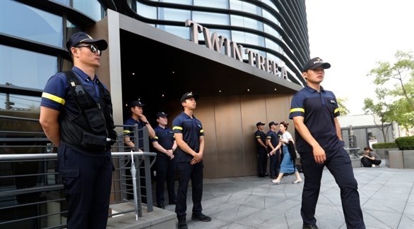 شرطة كوريا الجنوبية أمام مبنى  السفارة اليابانية في سيول (أرشيف)