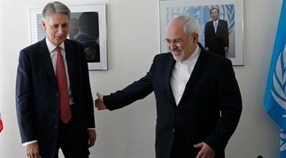 وزير الخارجية الإيراني محمد جواد ظريف ووزيير الخارجية البريطانية السابق فيليب هاموند.(أرشيف)