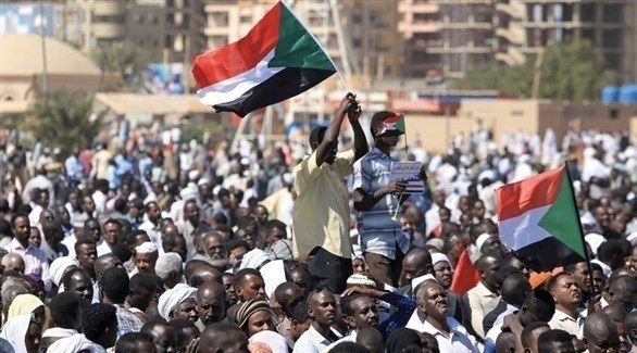 متظاهرون سودانيون في الخرطوم (تويتر)