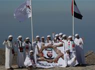"الهوية" في رأس الخيمة ترفع العلم فوق أعلى قمة بدولة الإمارات