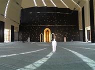 قصة جامع| بالصور: مسجد "الشيخة فاطمة "أحمر اللون بمئذنة تحاكي التصميم العباسي