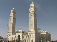 قصة جامع| بالصور:"أحمد بن زايد" مسجد أنشئ من مواد مستدامة والفسيفساء تزين جدرانه