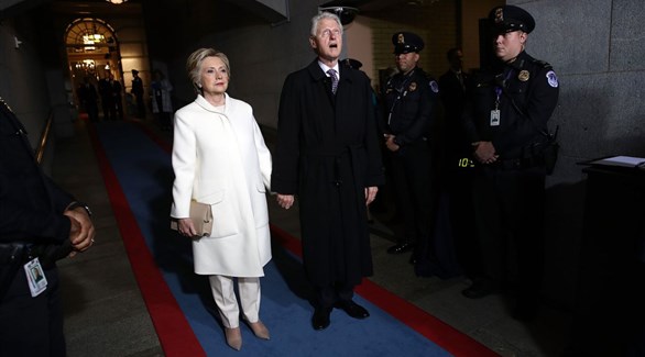 الرئيس السابق كلينتون وزوجته المرشحة الديمقراطية هيلاري كلينتون يصلان مقر تنصيب ترامب في واشنطن  2017/1/20 