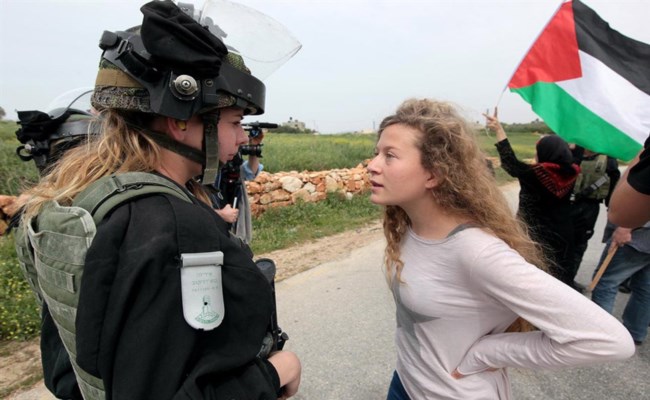 الفلسطينية عهد التميمي تتحدى الاحتلال الأسرائيلي