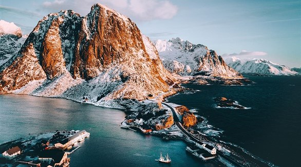 لقطة مذهلة لشروق الشمس لجزر لوفوتن في شمال النرويج - Tobias H?gg