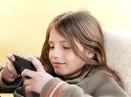 متى تسمح لطفلك باستعمال الهاتف الذكي؟ 