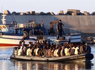 4 قتلى و15 مفقوداً بهجوم شنه مسلحون على زورق مهاجرين قبالة ساحل ليبيا