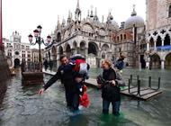 تحذير من فيضانات بشمال إيطاليا مع هطول أمطار غزيرة