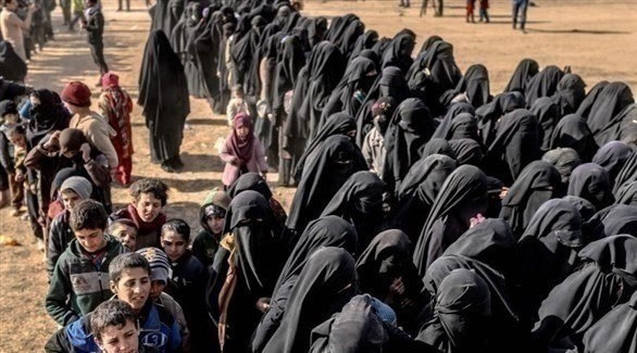 فرار عائلات داعش من مخيم عين عيسى في شمال سوريا(أ ف ب)