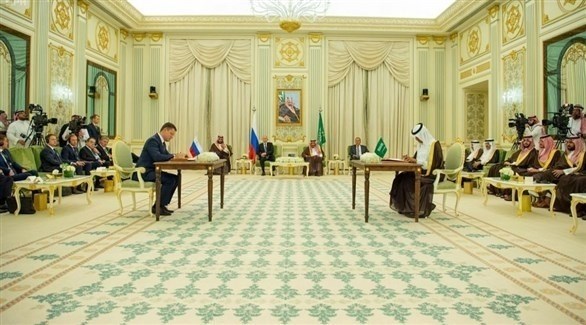 جانب من توقيع وزير الطاقة السعودي ونطيره الروسي على ميثاق التعاون النفطي (واس)