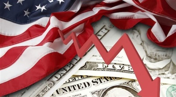 العلم الأمريكي فوق دولارات أمريكية (تعبيرية)