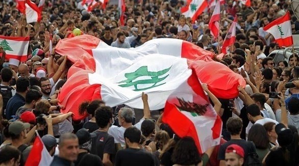 تظاهرون لبنانيون في بيروت (تويتر)