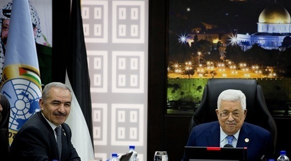 الرئيس الفلسطيني محمود عباس ورئيس الحكومة محمد اشتية (أرشيف)
