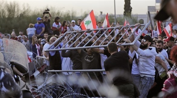 اشتباك المتظاهرين مع قوى الأمن في لبنان (أرشيف)