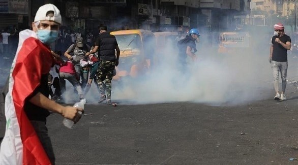 قوات الأمن تطلق الغاز المسيل للدموع على المتظاهرين في بغداد (تويتر)