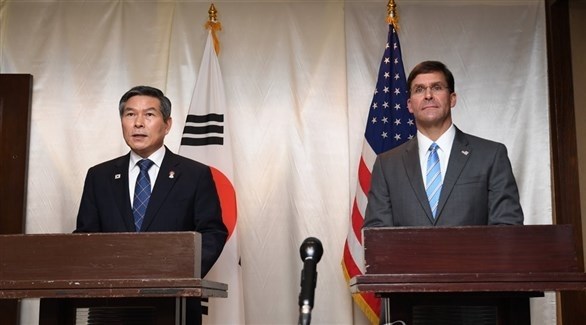 وزير الدفاع الكوري الجنوبي جونغ ووزير الدفاع الأمريكي إسبر (أرشيف)