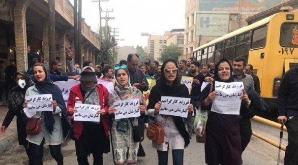 إيرانيات يتظاهرن ضد النظام في طهران (أرشيف)