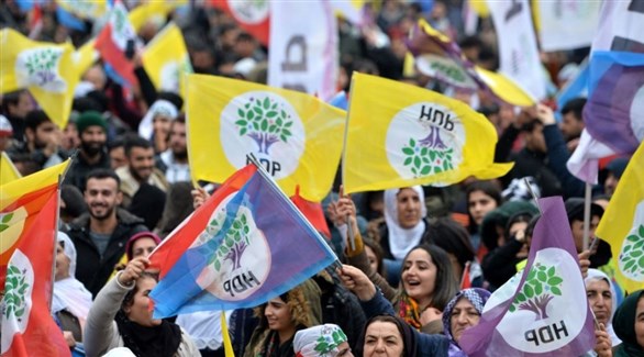 متظاهرون من أنصار حزب الشعوب الديمقراطي الموالي للأكراد (أرشيف)