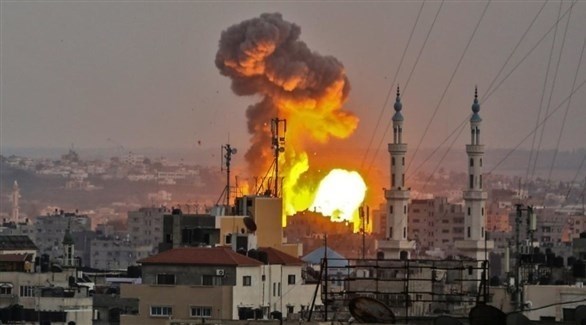 نيران تتصاعد من مكان قصفته طائرات الاحتلال في غزة (أرشيف)
