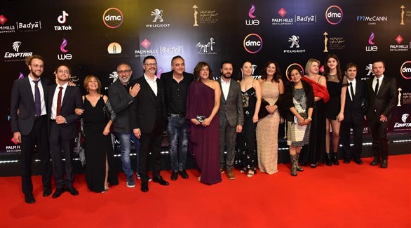 نجوم الفن علي السجادة الحمراء بمهرجان القاهرة السينمائي الدولي (المصدر)