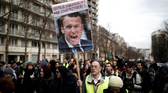 متظاهر في فرنسا ضد قانون إصلاح المعاشات (أرشيف)