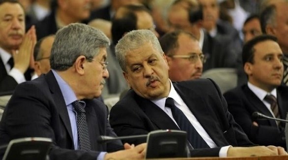 رئيسا الوزراء الجزائريان السابق أحمد أويحيى يسار وإلى جانبه عبد الملك سلال (أرشيف) 