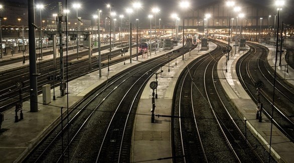 سكك قطارات في فرنسا فارغة بسبب الإضراب (أرشيف)