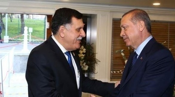 الرئيس التركي رجب طيب أردوغان ورئيس حكومة الوفاق في طرابلس فائز السراج (أرشيف)