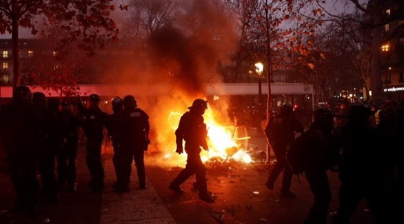 متظاهرون ضد إصلاحات ماكرون في باريس (تويتر)