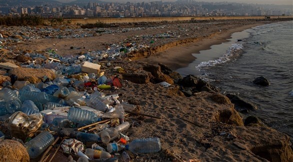 نفايات على شاطئ بيروت.(أرشيف)