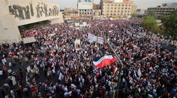 محتجتون بالآلاف في ساحة التحرير ببغداد (أرشيف)