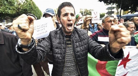 متظاهر في الجزائر ضد الانتخابات (أ ف ب)