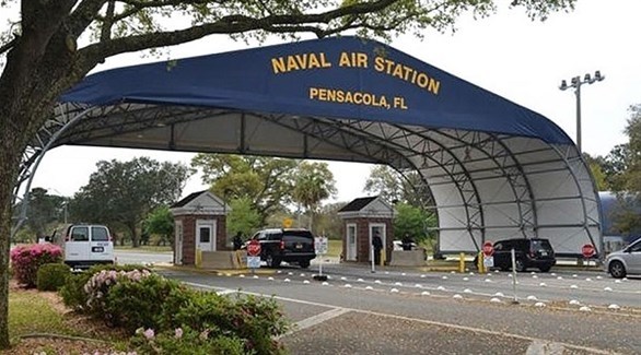 بوابة القاعدة  الجوية  الأمريكية في بينساكولا بكاليفورنيا (إن بي سي نيوز) 
