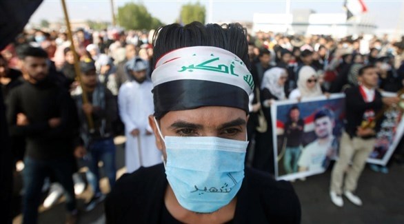 محتج عراقي مكمم الفم في بغداد (إ ب ا)