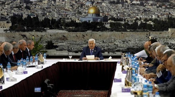 الرئيس الفلسطيني محمود عباس مترئساً اجتماعاً طارئاً للقيادة الفلسطينية.(أرشيف)