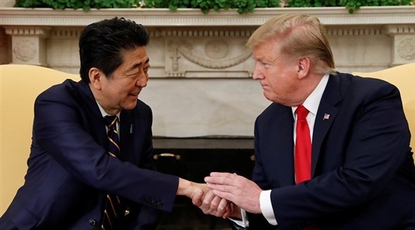 الرئيس الأمريكي دونالد ترامب ورئيس الوزراء الياباني شينزو آبي 