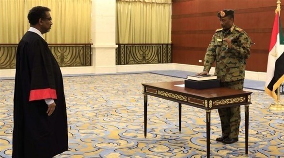 رئيس المجلس العسكري عبد الفتاح برهان يؤدي اليمن (وكالات)