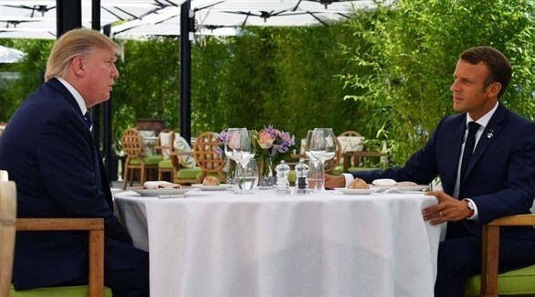 غداء الرئيس الفرنسي إيمانويل ماكرون ودونالد ترامب في بياريتس الفرنسية (أ ف ب)