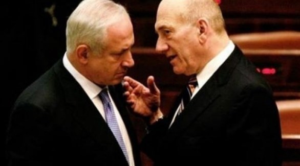 رئيسا الوزراء الإسرائيليان الأسبق إيهود أولمرت والحالي بنيامين نتانياهو (أرشيف)