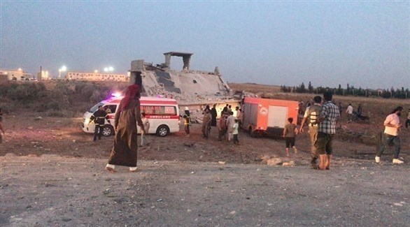 سيارت إسعاف تهرع إلى مكان الانفجار في بلدة الراعي السورية (تويتر)