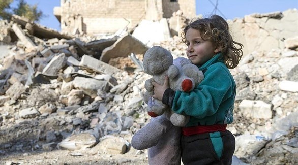 طفلة وسط دمار خلفته غارة للنظام في سوريا (أرشيف)