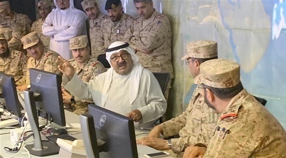 وزير الدفاع الكويتي الشيخ ناصر صباح الأحمد يتفقد وحدة تابعة للجيش (تويتر)