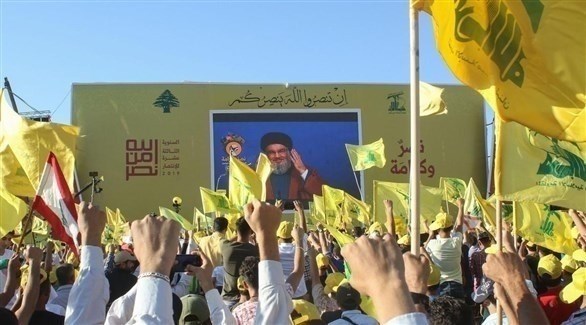 مناصرو حزب الله يستمعون إلى خطاب زعيم التنظيم الإرهابي (أرشيف)