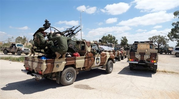 مسلحون وآليات عسكرية في طرابلس (أرشيف)