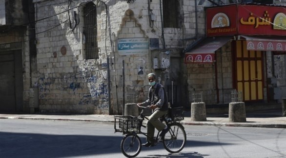 فلسطيني على دراجة هوائية في القدس (أرشيف)